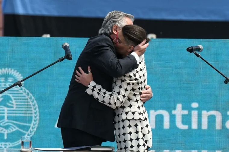 Alberto Fernández y Ayelén Mazzina Foto: Twitter @AyelenMazzina