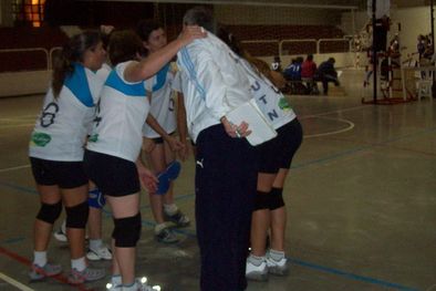 MDZol | La arenga de las chicas de UTN-Maxi, que nuevamente se quedaron con el clásico. Foto: Mediamza.com
