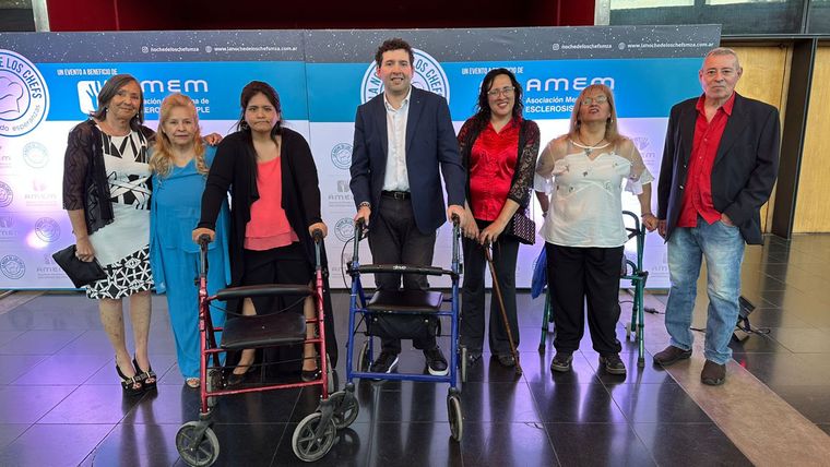 La noche de Amem volvió y Mendoza es un poco más solidaria. La noche de Amem volvió y Mendoza es un poco más solidaria.