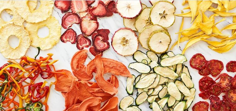 La fruta deshidratada se puede consumir en distintos tipos de comidas. Foto: Eating Well