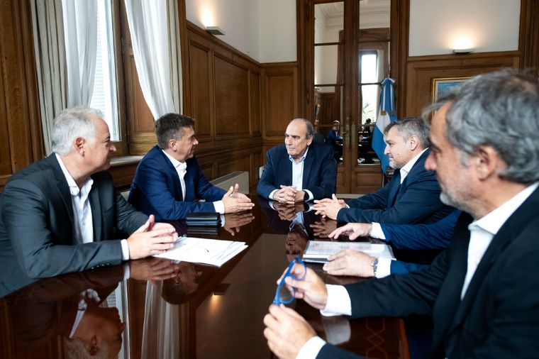 En un modo de volver a bajar las tensiones con Chubut, Guillermo Francos se reunió este lunes con el gobernador de Chaco, Leandro Zdero Foto: Twitter Oficial Guillermo Francos