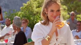 Jennifer Lopez se lanza al mercado con un nuevo producto.