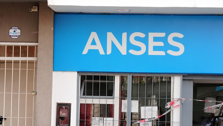 El calendario de pagos de la Anses se reanuda el martes 16. Foto: ALF PONCE MERCADO / MDZ