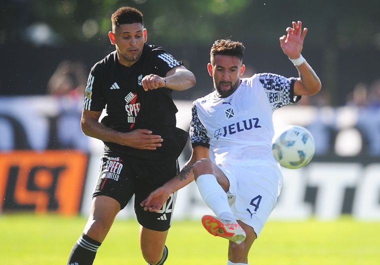 El Rojo cayó en el estadio Guillermo Lazo Foto: Foto Baires