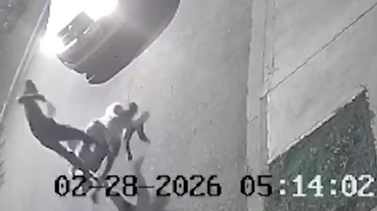 El ataque ocurrió en Pigüé, cuando el agresor encontró a su expareja con su actual novio.