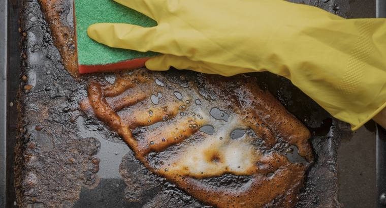 Crea un desengrasante natural con dos ingredientes de casa. Foto: SHUTTERSTOCK