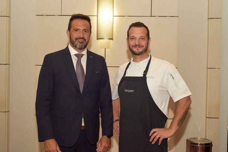 De Park Hyatt Mendoza, Víctor Grandi y el chef Franco Canzano. De Park Hyatt Mendoza, Víctor Grandi y el chef Franco Canzano.