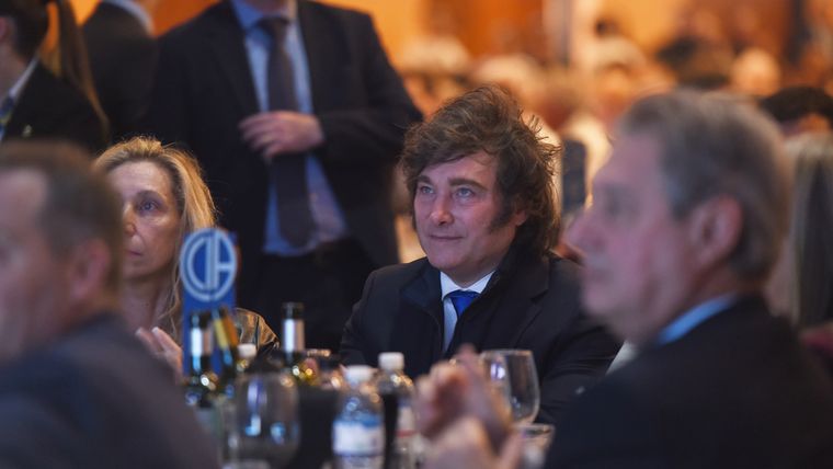 Milei escuchó a Cornejo y tomó el guante para elogiarlo. Ambos obvieron diferencias. 