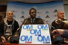 Pape Diouf, al medio. (Foto: La Croix)