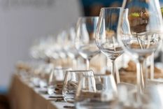 El tip para dejar tus copas de cristal como nuevas (Shutterstock).