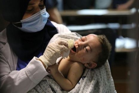 Un bebé fue el único sobreviviente de una familia impactada por un ataque israelí en Gaza. Foto: Getty Images