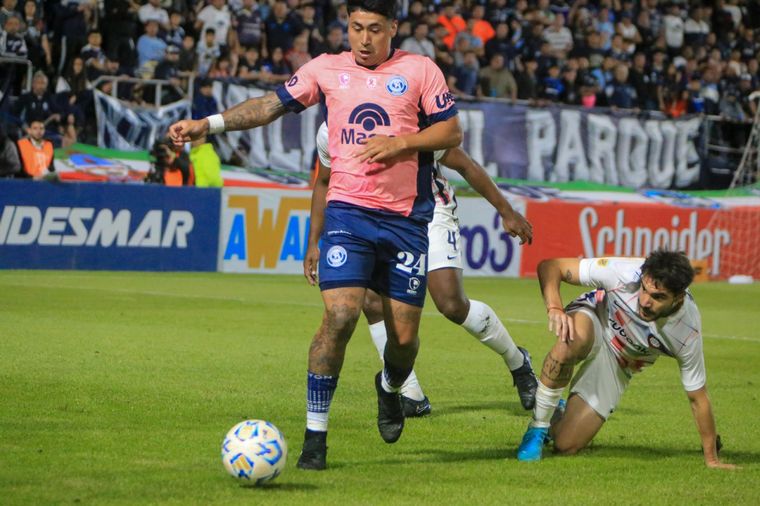 La Lepra tomó aire con su triunfo ante CASLA. Foto: Fabián Salamone/MDZ