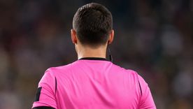 Los árbitros cambiarán su tradicional uniforme en el debut de Uruguay en el Mundial. &nbsp;