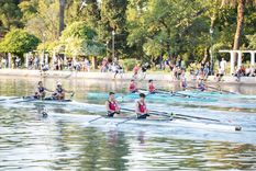 La Regata Vendimia en el lago del Parque General San Martín es uno de los tradicionales torneos deportivos que llevan el nombre de la fiesta nacional. Foto: Prensa Club Mendoza de Regatas