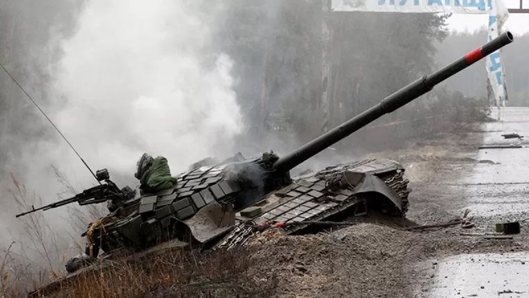 Un tanque ruso destruido por fuerzas ucranianas en Luhansk Foto: Getty Images