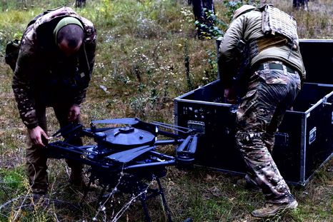 Los drones de Ucrania llevaron muerte esta vez al suelo de Rusia. Foto Efe