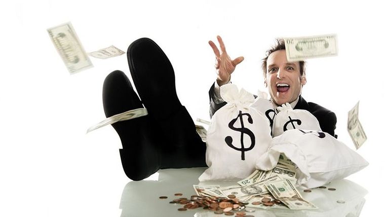 La facilidad para invertir está llevando a muchos jóvenes a tomar muchos riesgos con su dinero, advierten algunos. Foto: GETTY IMAGES