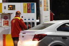 El consumo de combustibles mantiene su retracción. Foto: Santiago Tagua/MDZ