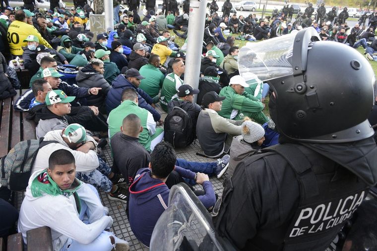 Los hinchas detenidos. Foto: Télam
