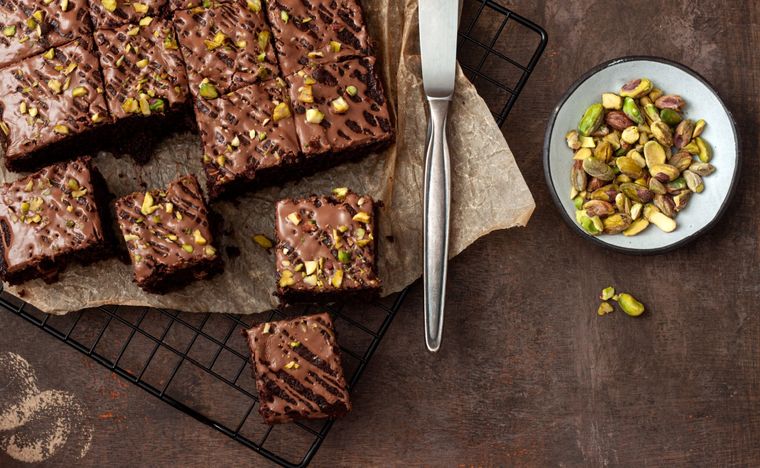 Brownie con pistacho Una receta simple y deliciosa para hacer en pocos minutos. Foto: Shutterstock