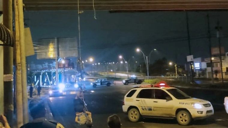 Así cuelgan los cadáveres en Ecuador Foto: AFP