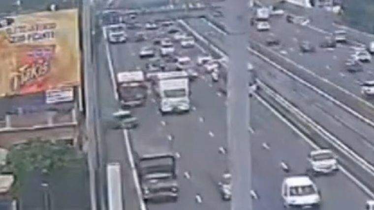 Un grave accidente de tránsito ocurrido este martes por la tarde en la Autopista 25 de Mayo generó un importante operativo de emergencia y severas demoras en la circulación.