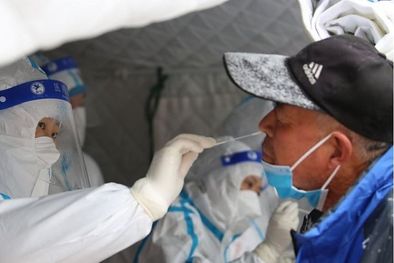 MDZol | China ha mantenido su estrategia de cero-covid con pruebas masivas, mientras otros países se enfrentan a la convivencia con el virus. Foto: GETTY IMAGES