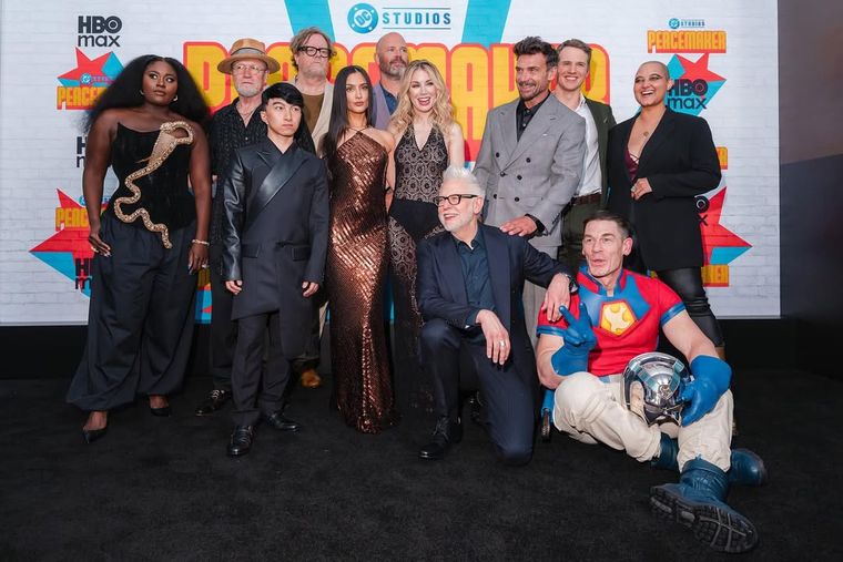 Sol Rodríguez junto al elenco de Peacemaker, la serie de DC que volvió a posicionarse entre los títulos más vistos de HBO Max. Sol Rodríguez junto al elenco de Peacemaker, la serie de DC que volvió a posicionarse entre los títulos más vistos de HBO Max.