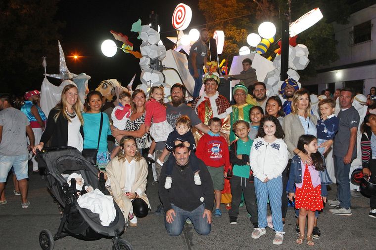 La familia de Bodegas Bianchi en momentos previos al desfile.