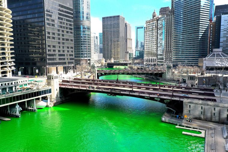 El agua del río Chicago está verde por San Patricio. Foto: @Tropicxs_media