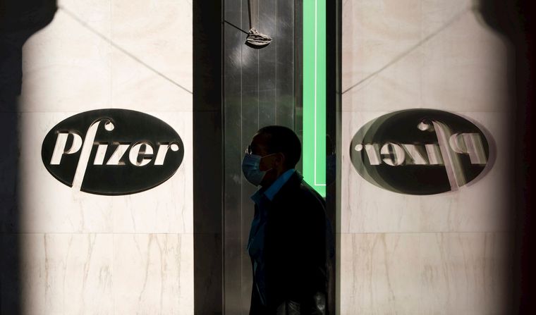 Pfizer ya planea producir en masa su píldora contra el covid. Foto: EFE