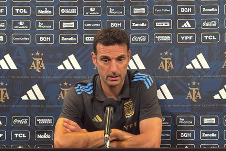 A Scaloni le interrumpieron la conferencia de prensa. A Scaloni le interrumpieron la conferencia de prensa.