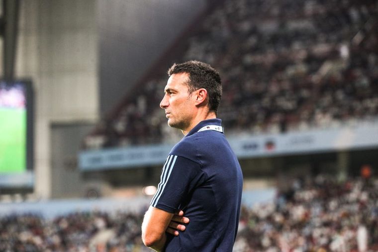 Scaloni participó un llamativo momento en el Argentina-Emiratos Árabes Unidos. Foto: (foto: @Argentina).