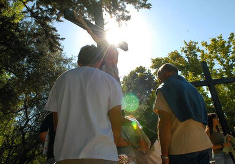 El Vía Crucis en Carrodilla. Foto: Marcelo Ruiz / MDZ