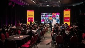 La competencia desafía a los estudiantes a pensar soluciones innovadoras para problemas reales. La competencia desafía a los estudiantes a pensar soluciones innovadoras para problemas reales.