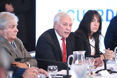 El pliego de Víctor Pesino recibió dictamen de mayoría en la comisión de Acuerdos. El pliego de Víctor Pesino recibió dictamen de mayoría en la comisión de Acuerdos.