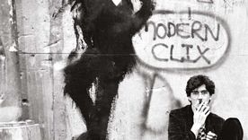 Charly García en los 80, donde luego se inmortalizaría una de las esquina en honor a él. Charly García en los 80, donde luego se inmortalizaría una de las esquina en honor a él.