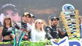 Hebe Casado se subió al podio del campeón mendocino del Turismo Nacional, Julián Santero. Hebe Casado se subió al podio del campeón mendocino del Turismo Nacional, Julián Santero.