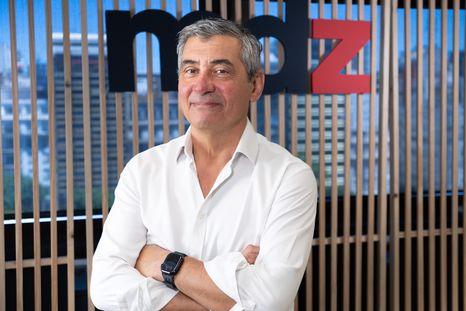 Daniel Balmaceda es un periodista que encontró que la actualidad no lo seducía y se enamoró de la historia. Daniel Balmaceda es un periodista que encontró que la actualidad no lo seducía y se enamoró de la historia.