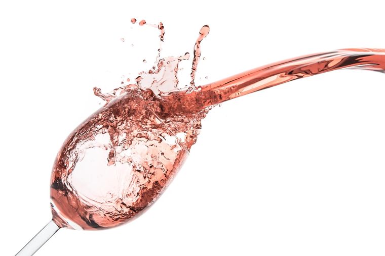 Vino rosado. Foto: El Español - https://cronicaglobal.elespanol.com/uploads/s1/58/39/93/8/vino-rosado.jpeg