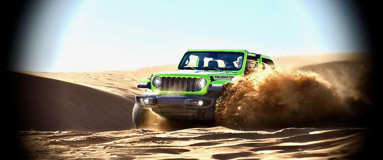 Debajo del capó, el Jeep Wrangler incorpora un motor turbo de 2.0 litros que entrega 268 HP de potencia y 400 Nm de torque.