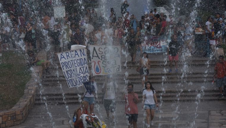 Unas 2 mil personas se manifestaron contra el proyecto minero San Jorge. Foto: Marcos Garcia/MDZ