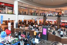 Los shoppings y locales gastronómicos se encuentran repletos a raíz de la necesidad de consumir para combatir la devaluación Foto: ALF PONCE MERCADO / MDZ
