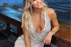 noelia marzol invito a sus seguidores de instagram a ver su obra sex con un diminuto bikini