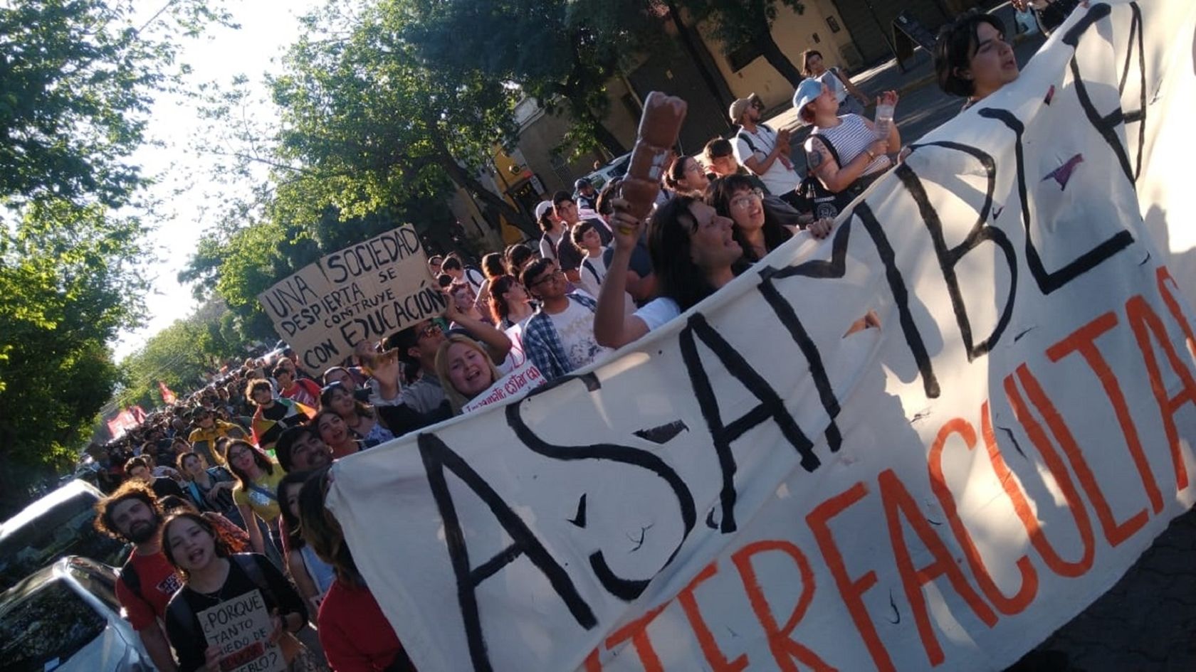 Convocan a las 15hs en la rotonda de la UNCuyo para sumarse a la marcha universitaria que habrá a nivel nacional.