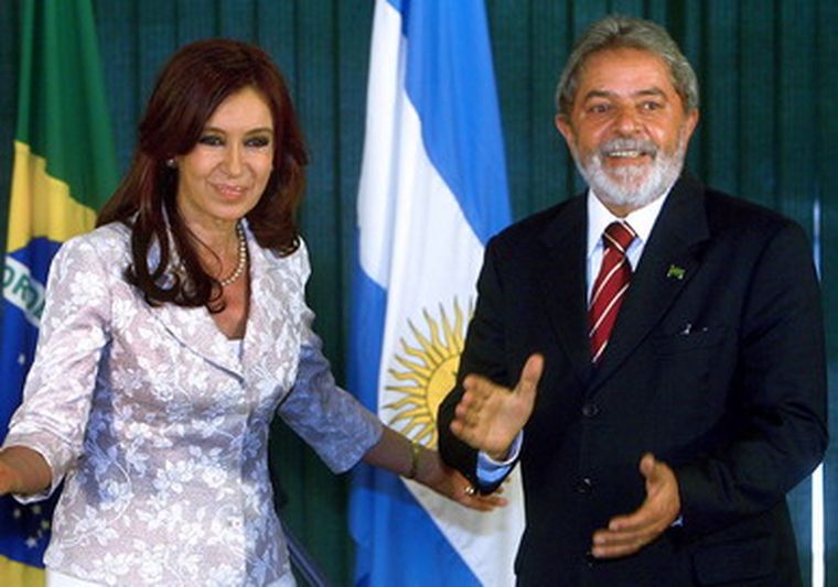 La presidenta Cristina de Kirchner, con su par brasileño, Luiz Inacio Da Silva. Foto: NA