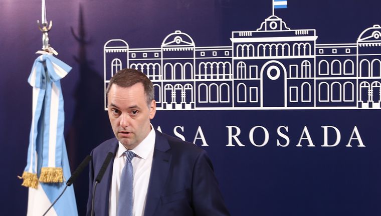 Manuel Adorni3.jpg