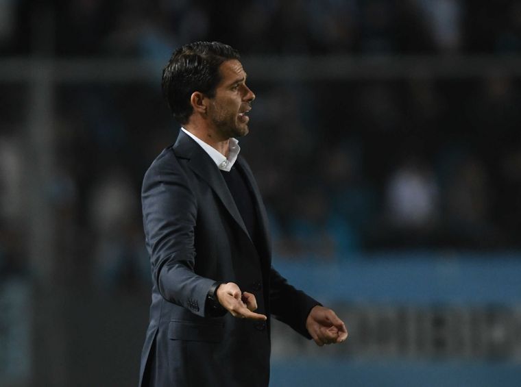 El DT piensa en reforzar a su equipo pensando en el torneo internacional. Foto: Télam