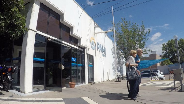 La obra social de los jubilados y pensionados ofrece como beneficio a sus afiliados convenios con hospitales públicos y privados Foto: ALF PONCE MERCADO / MDZ