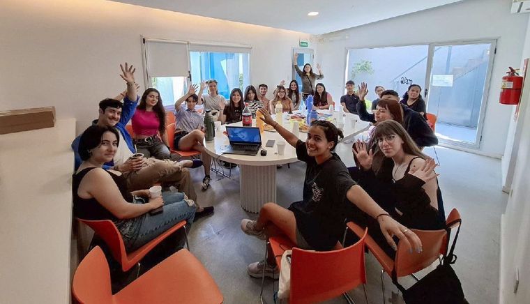 Desde hace más de diez años, Empujar trabaja para conectar a jóvenes, empresas y comunidades, generando un impacto positivo en la empleabilidad juvenil. Foto: Programa Empujar